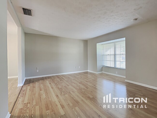 Building Photo - 1003 Meadow Ln