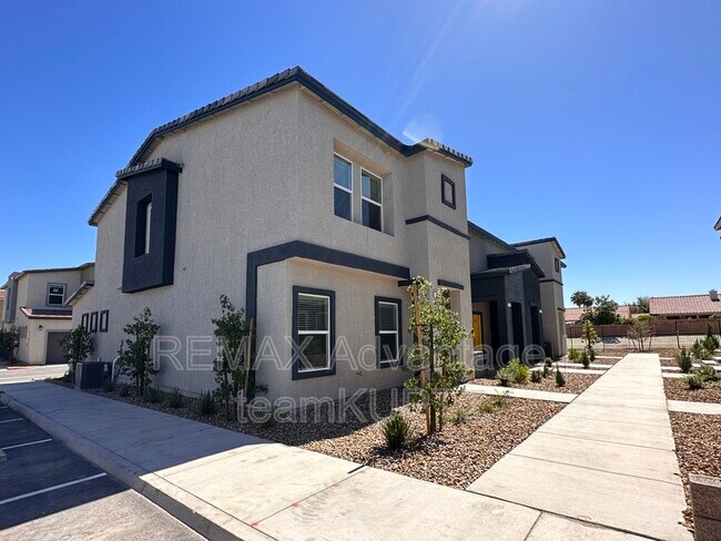 Building Photo - 479 Cove Ct