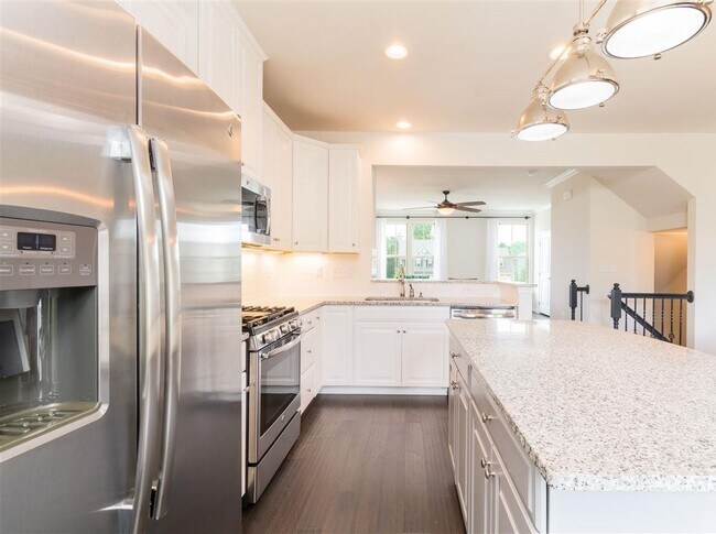 Foto del edificio - 816 Oval Park Ln