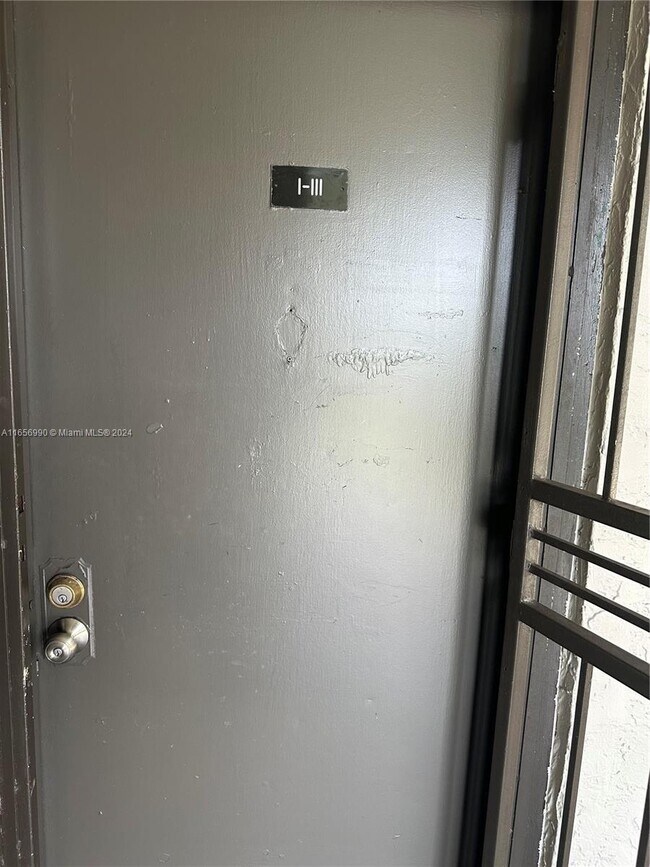 Foto del edificio - 230 NW 87th Ave