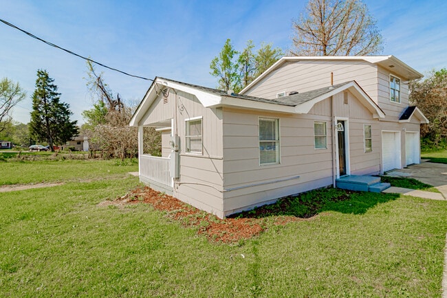 Building Photo - REDUCED!