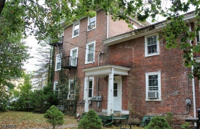 Building Photo - 8 Trenton Ave