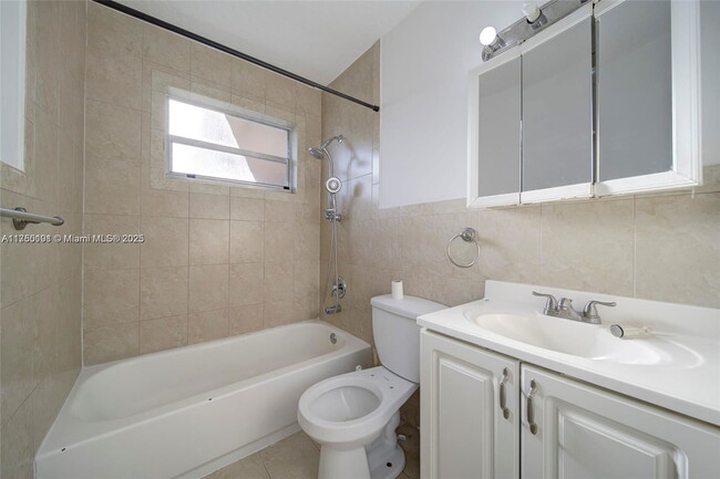 Foto del edificio - 896 E 22nd St