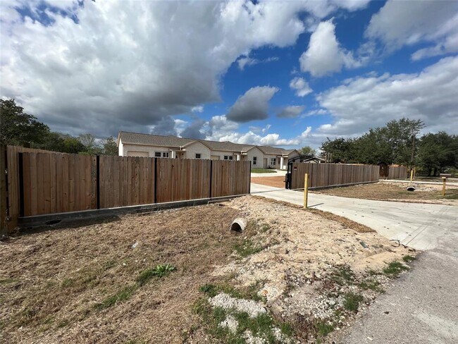 Building Photo - 9610 Puritan Way