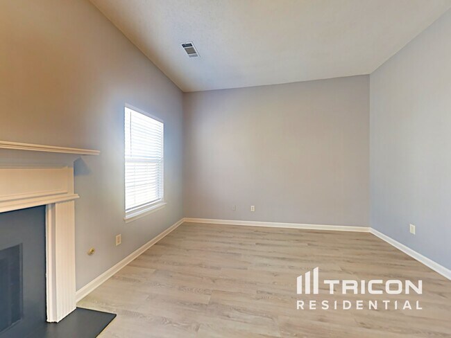 Building Photo - 1100 Village Oaks