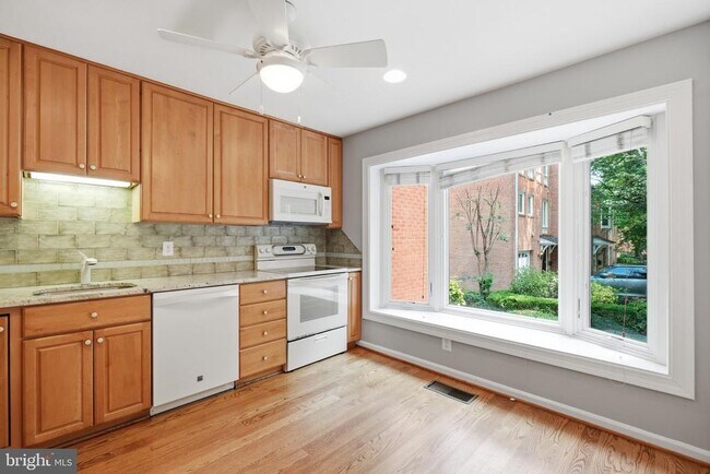Foto del edificio - 6924 Mclean Park Manor Ct