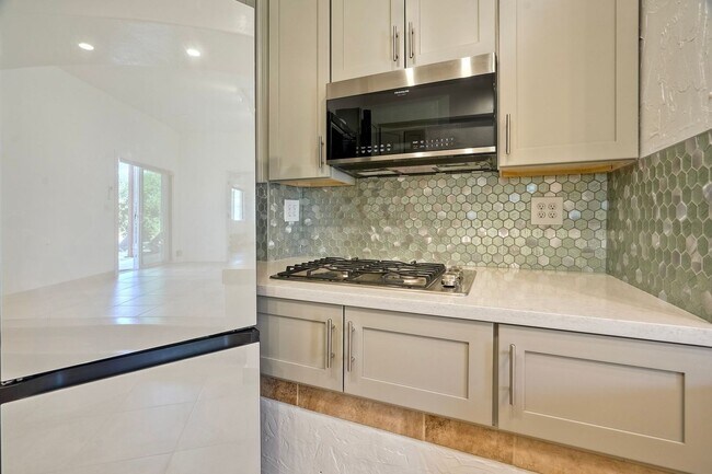 Foto del edificio - ADU with a VIEW! 1 Bed/1 Ba - Seeforever D...