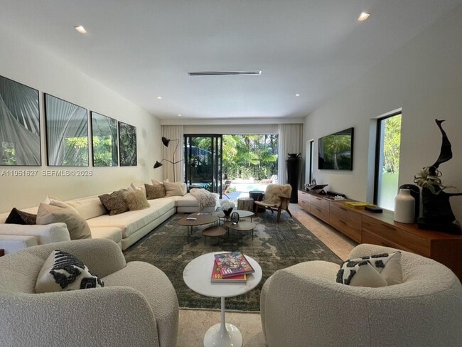 Building Photo - 1443 W 21st St