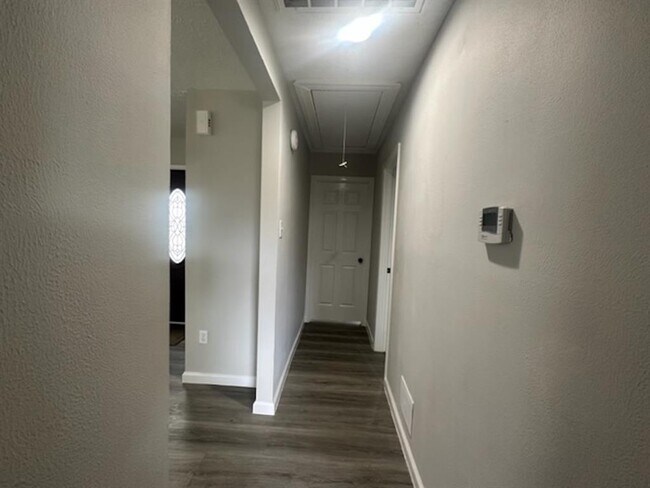 Building Photo - 2703 N Belgravia Dr