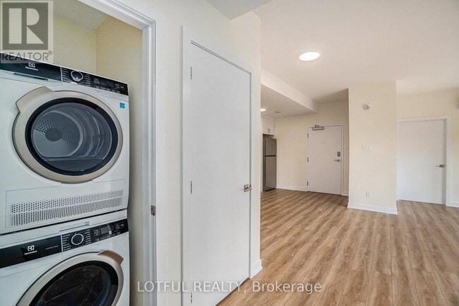 Photo du bâtiment - 630 Churchill Ave N