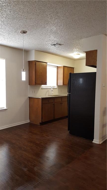 Building Photo - 1008 Cushing Dr