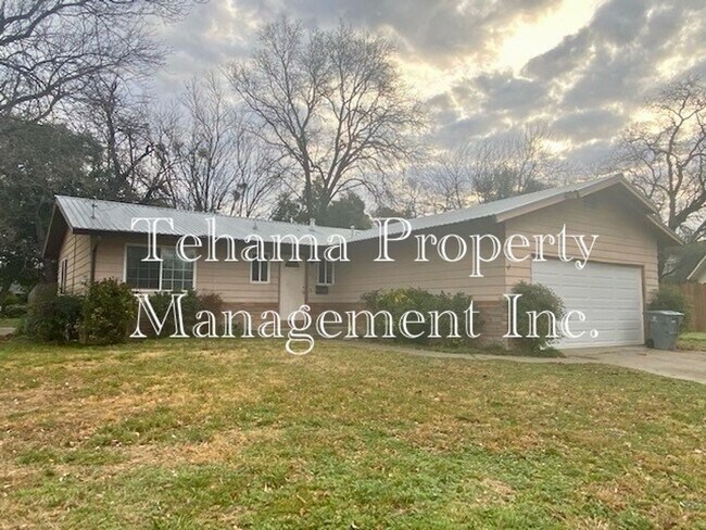 Foto del edificio - 3 Bedroom 2 bath home in Red Bluff.