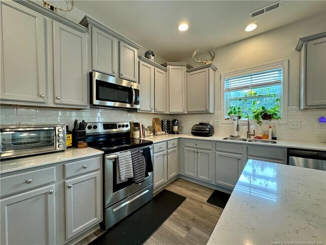 Foto del edificio - 1748 Stackhouse Dr