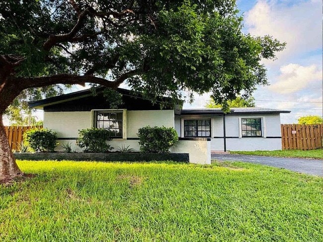 Foto del edificio - 9171 NW 26th St