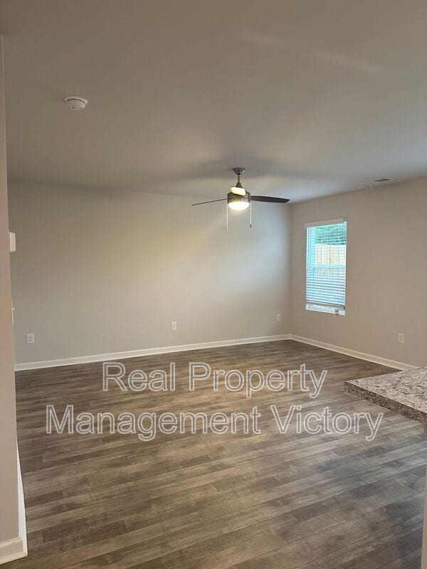 Building Photo - 115 River Grass Dr