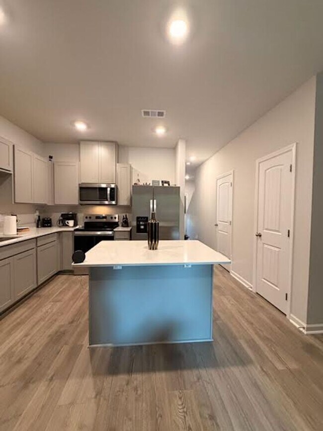 Building Photo - FOR LEASE- Townhome Nestled on a quiet dead-end road, perfect for those seeking privacy and peace...