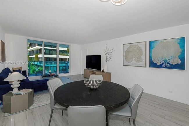Building Photo - 2301 Collins Ave