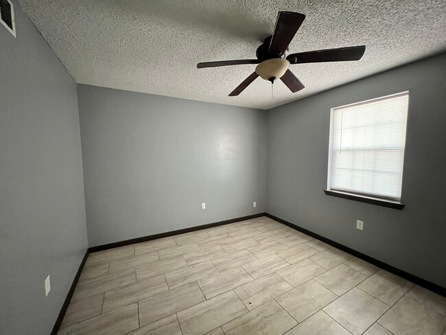 Building Photo - 1008 Owen St