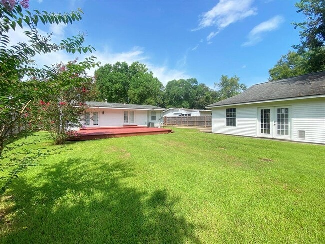 Building Photo - 212 Camellia St