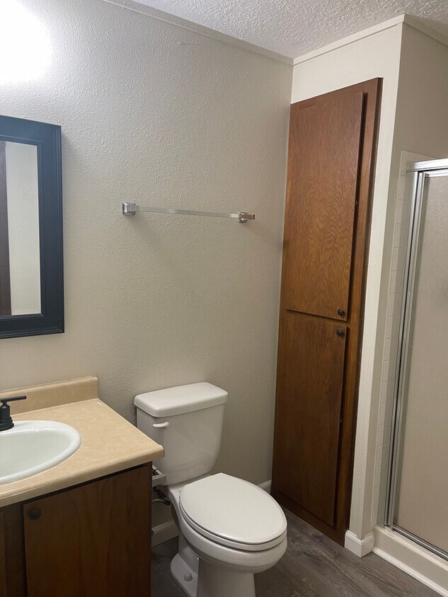 1174 Dotta Dr Unit Dotta Drive Duplex, Elko, NV 89801 Room for Rent