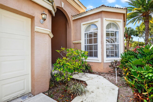 Building Photo - 2431 Westmont Dr