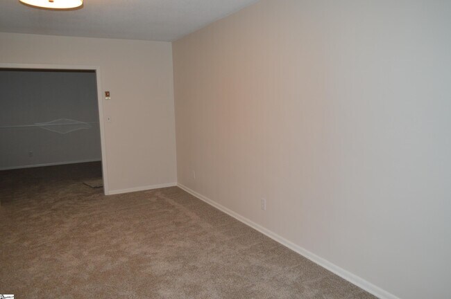 Foto del edificio - 2462 E Blackstock Rd