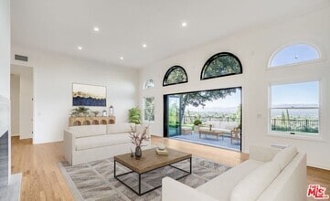 Building Photo - 15851 Mulholland Pl