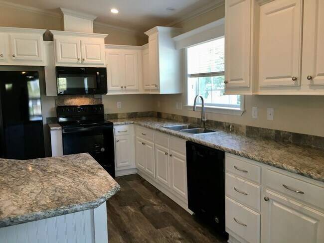 Building Photo - 146 Highland Dr