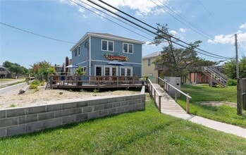 Building Photo - 68 Bay Ave
