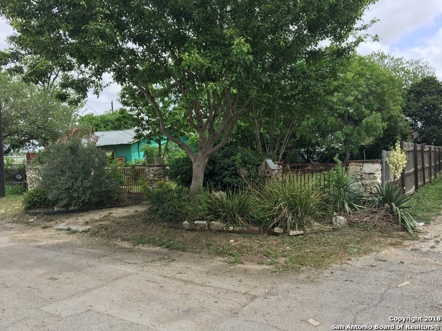 Building Photo - 622 Muncey-