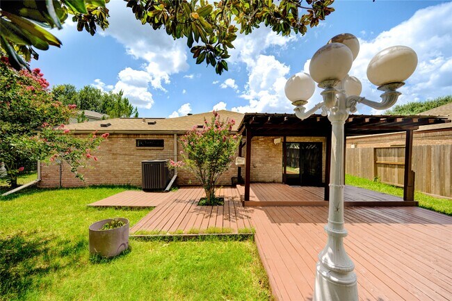 Foto del edificio - 2107 Jamara Ln