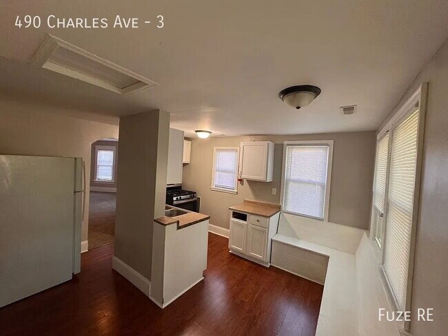 Foto del edificio - 490 Charles Ave