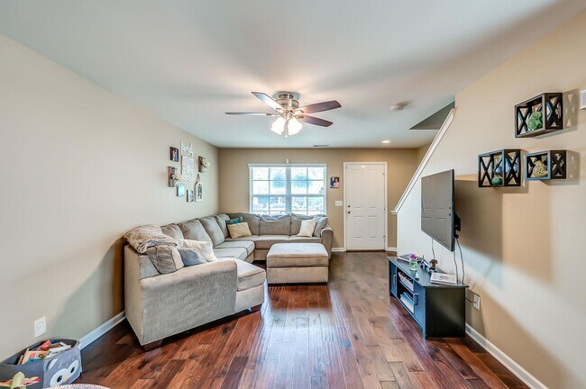 Building Photo - 1431 Riverbrook Dr