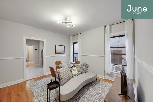 Building Photo - Queen room in 4-bed/1.0-bath Home