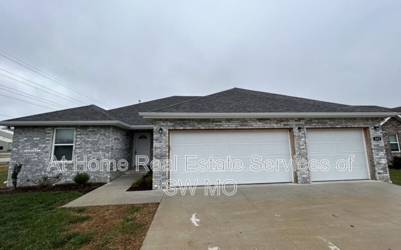 202 W Canterbury Ln, Willard, MO 65781 House Rental in Willard, MO