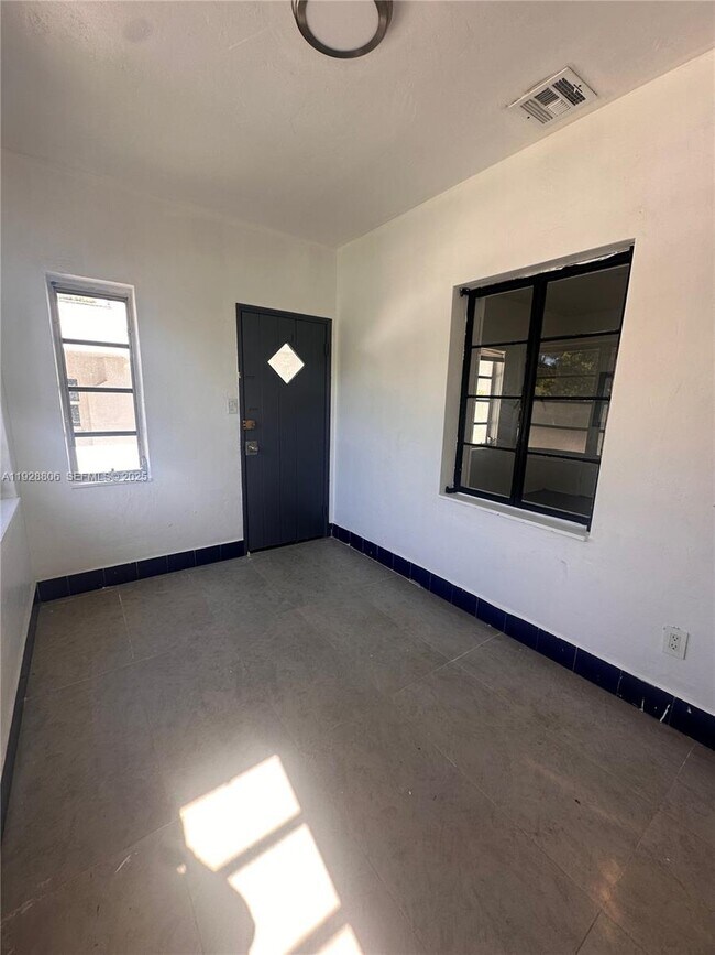 Foto del edificio - 1836 NW 33rd St