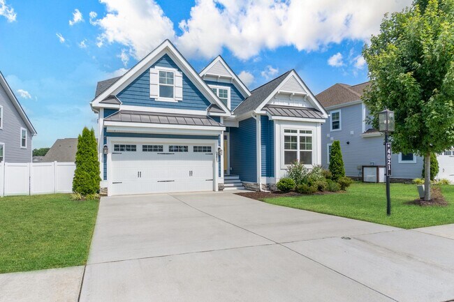 Building Photo - Stunning 5 Bedroom 3 Full Bath home in Riv...