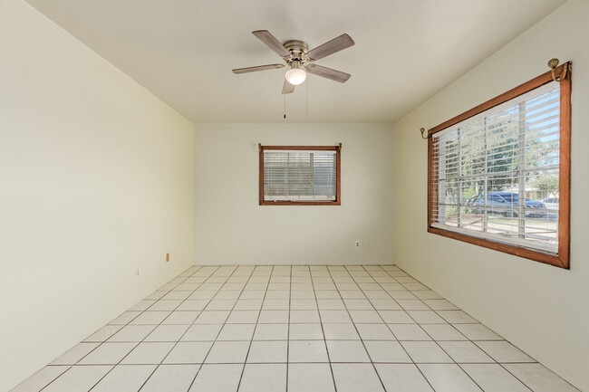 Building Photo - 2823 W Keim Dr