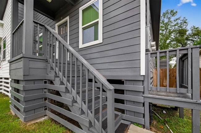 Building Photo - 4302 Hirsch Rd