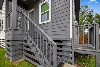 Building Photo - 4302 Hirsch Rd