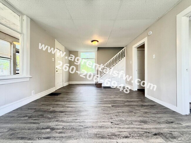 Building Photo - 3 Bedroom House