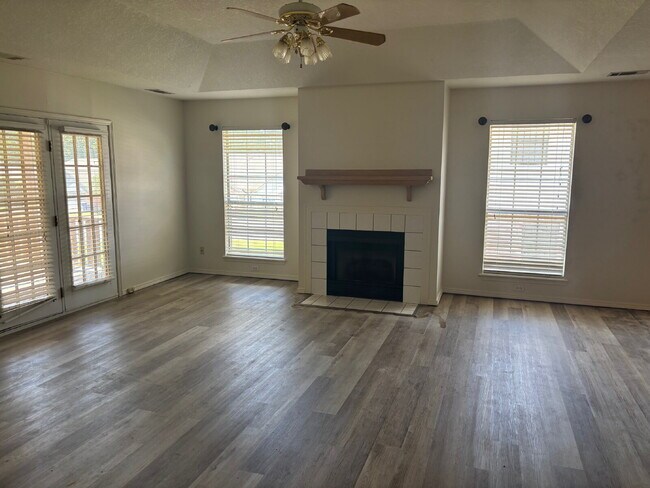 Foto del edificio - Two Bedroom 2 Full bath 11sqft Duplex for ...