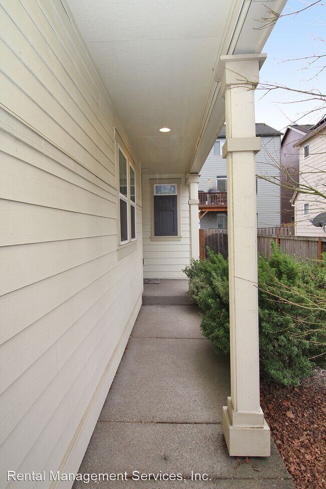 Building Photo - 3 br, 2.5 bath House - 746 SW 207th Pl