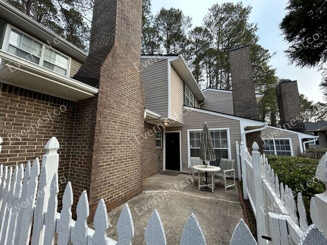 Building Photo - 563 Trillum Ct