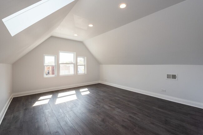 Foto del edificio - 4226 N Bernard St