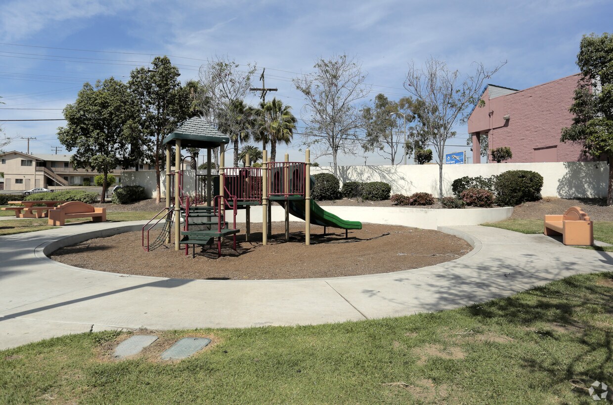 Foto del edificio - 2557-2563 Pasadena Ave