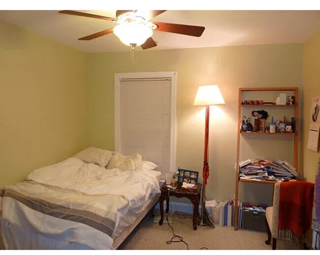 Dormitorio 2 - 206 N Graham St