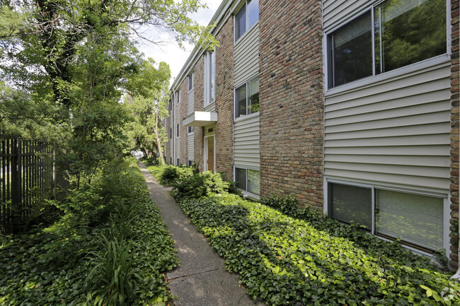 Building Photo - 1009 Francis Dr