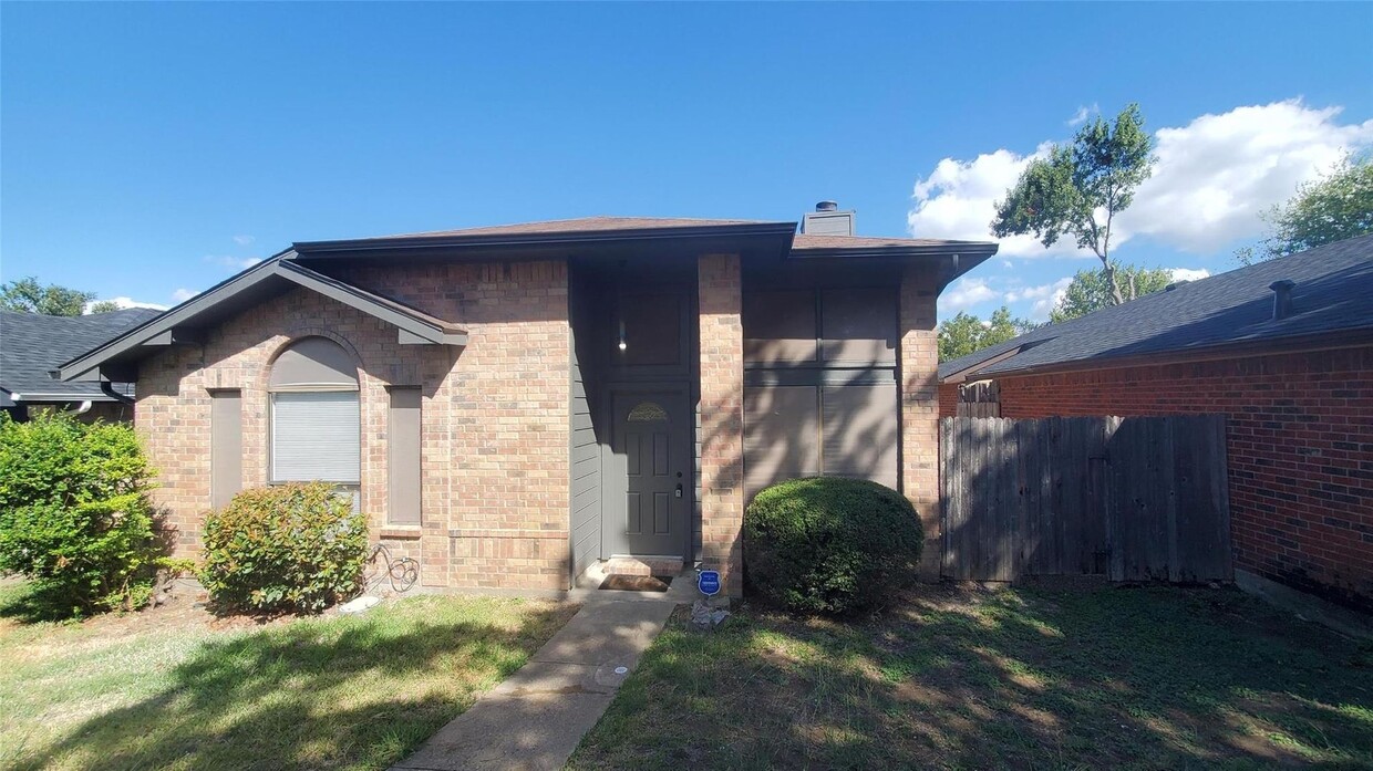 Primary Photo - Move in ready Mesquite Home