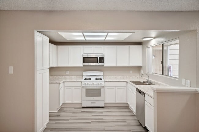 Building Photo - Crown Point Apartments